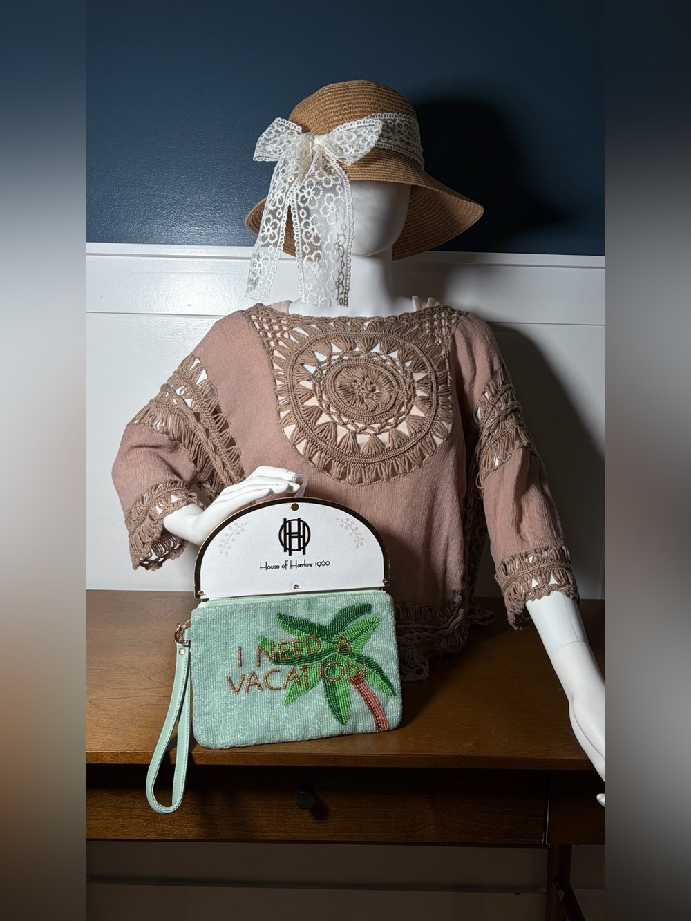 XL VIRAL BEADED BAG - I NEED A VACATION 2026 -  XL WALLET/WRISTLET - Picture 6 of 10